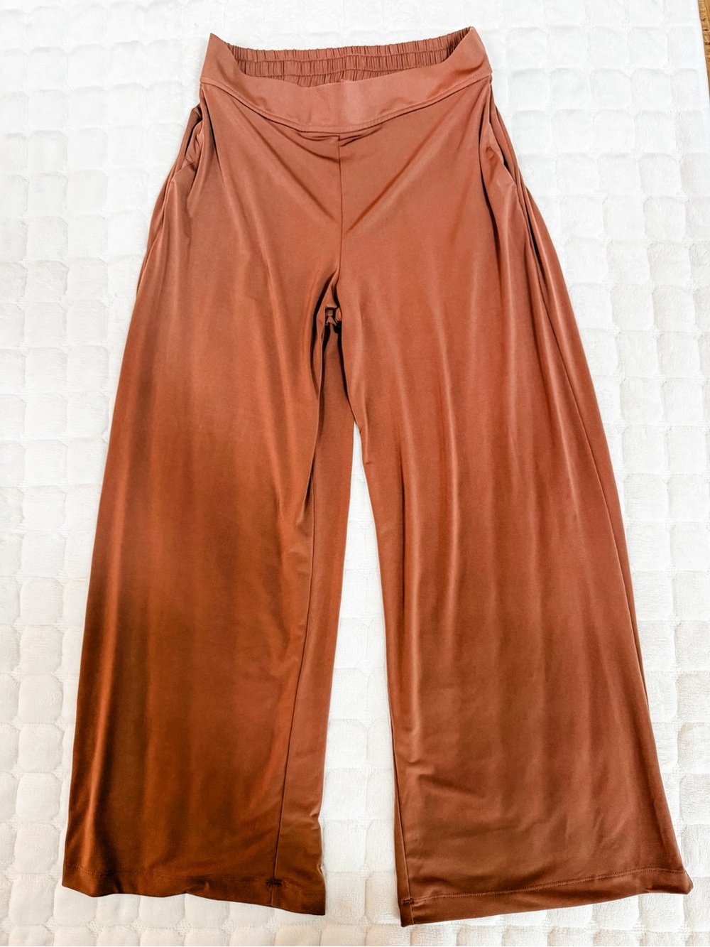 Wide-Leg Stretch Pants in Rust